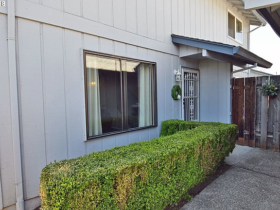 5th image of 1932 SE Quail Cir