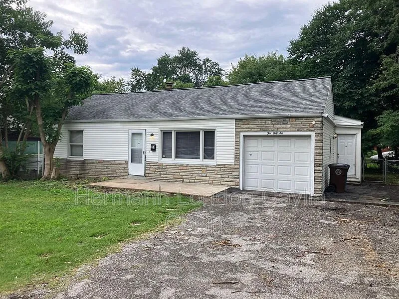 3 bed, 2.5 bath, 1464 sqft, $1,465 — Photo 3