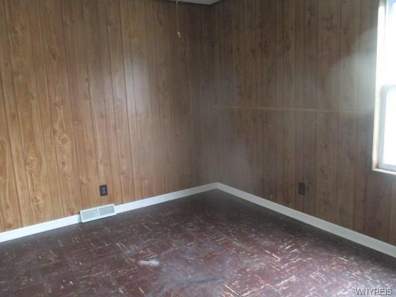 5th image of 128 Bissell Ave