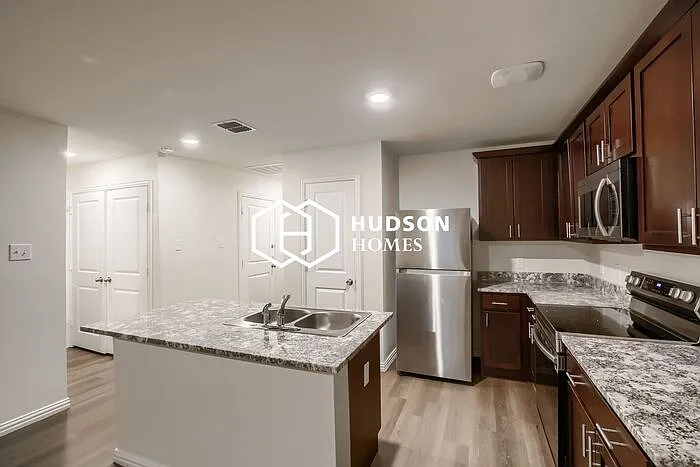 932 Dawson St — Photo 7