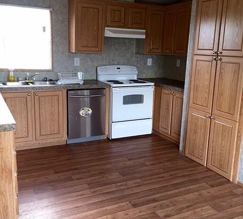 3rd image of 160 Florence Cir