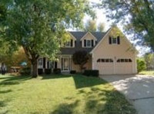 8018 Schweiger Dr, Lenexa, KS 66219