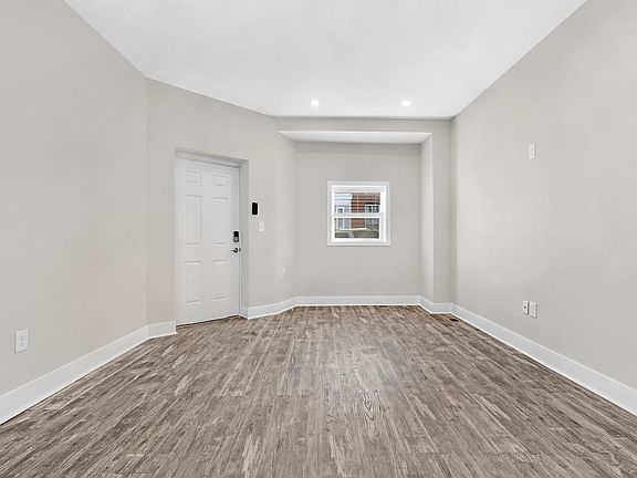 5th image of 100 S Bouldin St Unit 1