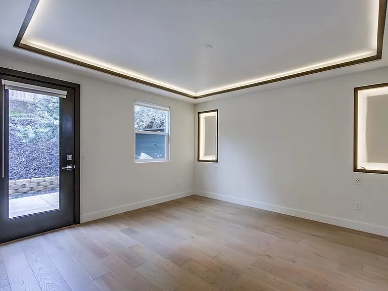 2550 Gregory Dr — Photo 35