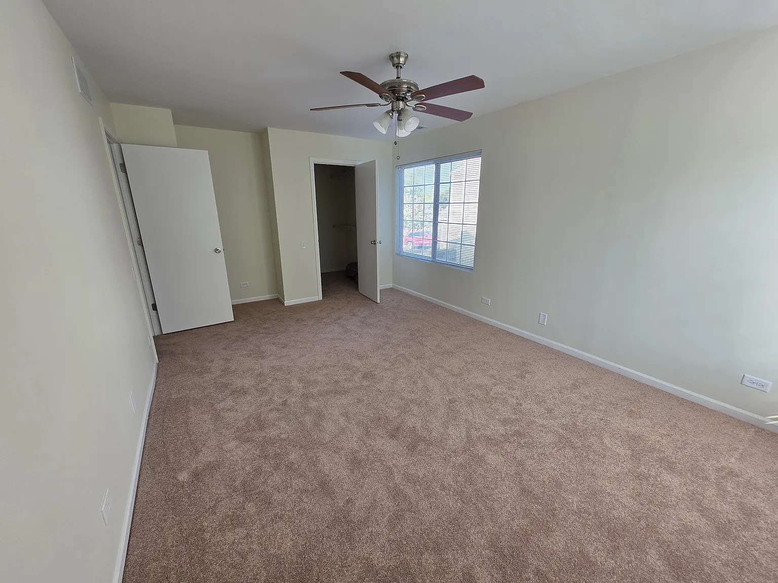 2 bed, 1.5 bath, 1052 sqft, $2,100 — Photo 4