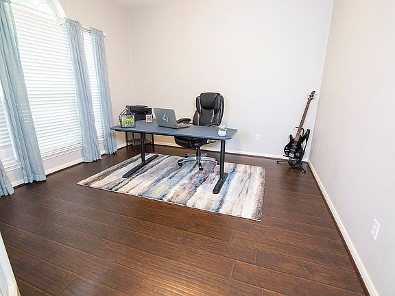 4th image of 21559 Kings Bend Dr