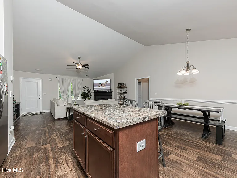 137 Wilburne Dr — Photo 18