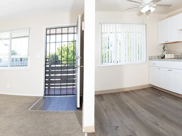 Willow Manor Apartments — Photo 18