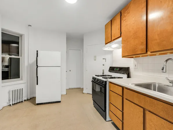 323 West 43rd Street image 4 of 12