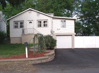 13 Skidmore Trl, Hopatcong, NJ 07843