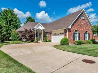 12417 Courtyard Lake Dr, Saint Louis, MO