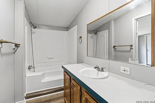 636 Balsa — Photo 14