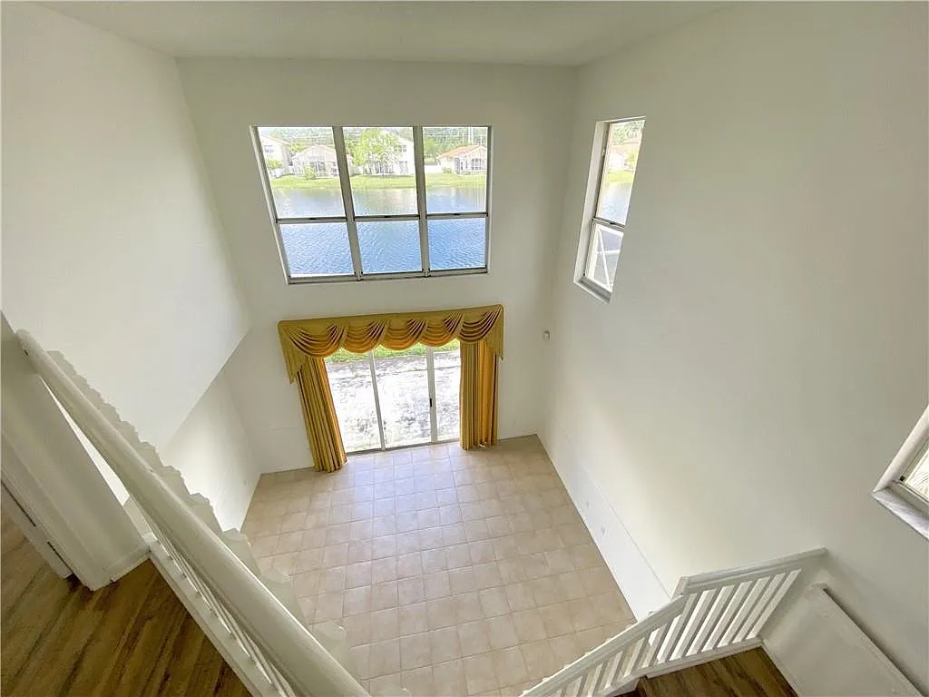 3 bed, 2.5 bath, 1961 sqft, $3,250 — Photo 4