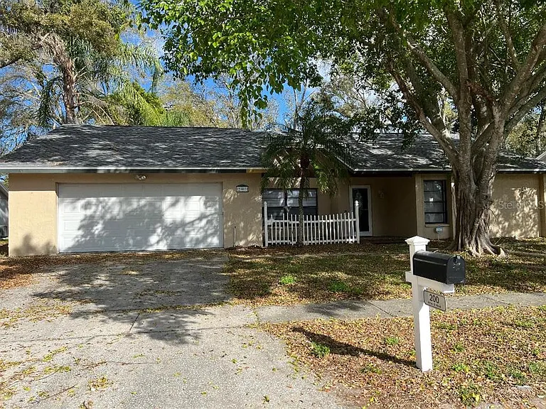 200 Arbor Dr W — Photo 47
