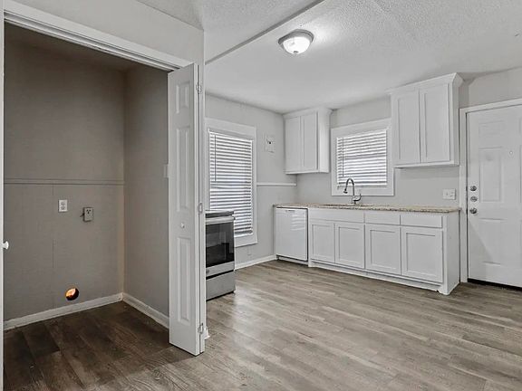 4th image of 122 Ramsey Ave