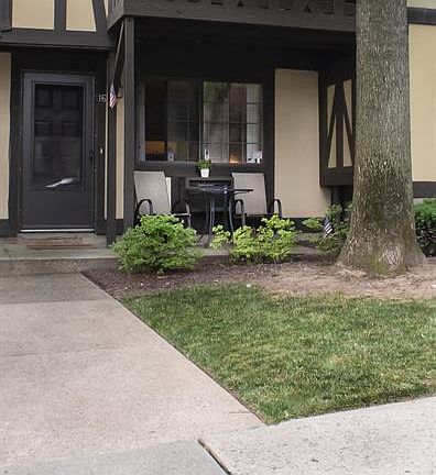 3rd image of 16 Elmwood Park Dr