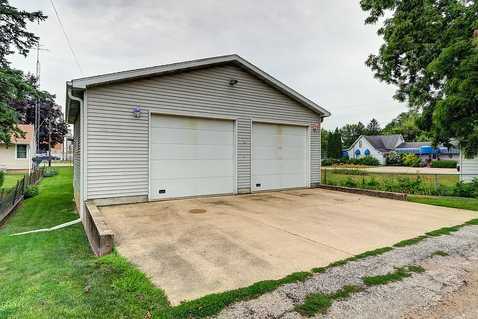 3 bed, 2061 sqft, $2,500 — Photo 4