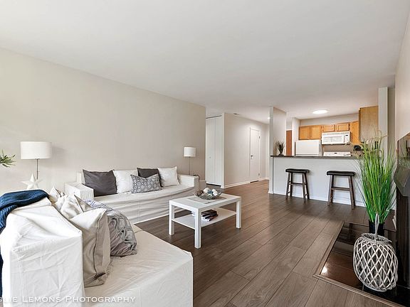 4th image of 5820 Oakwood Dr Unit 3G