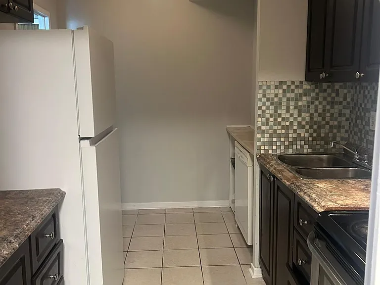 2095 Roche Ct #146 — Photo 8