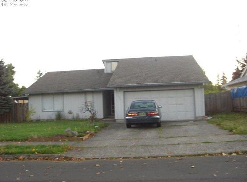 2nd image of 9205 NE 68th St