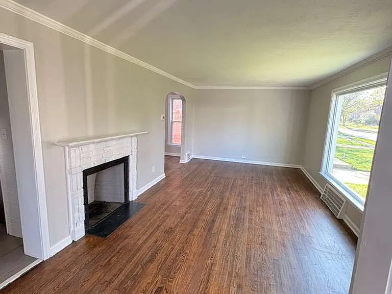 4461 Groveland Rd — Photo 2