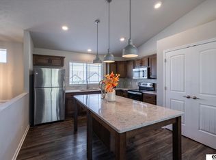 7752 N 108th St, Omaha, NE 68142