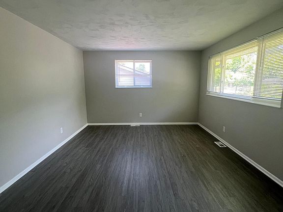 3rd image of 5565 Leafwood Dr