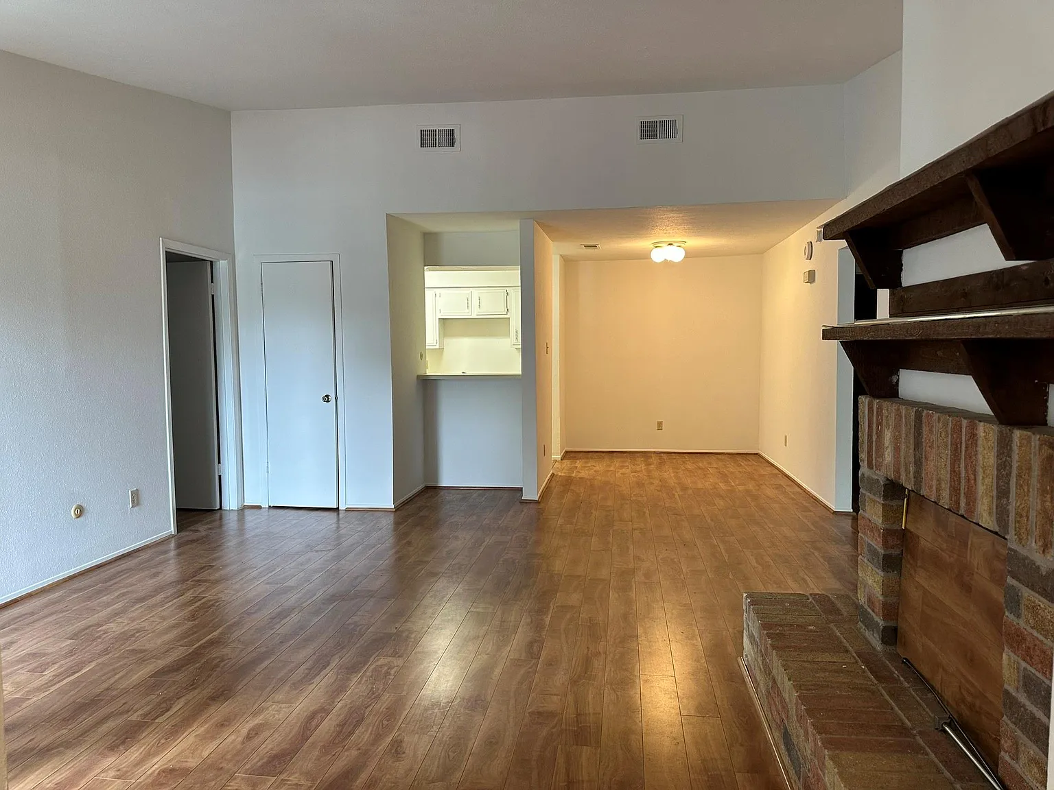2 bed, 4.0 bath, 1196 sqft, $1,450 — Photo 3