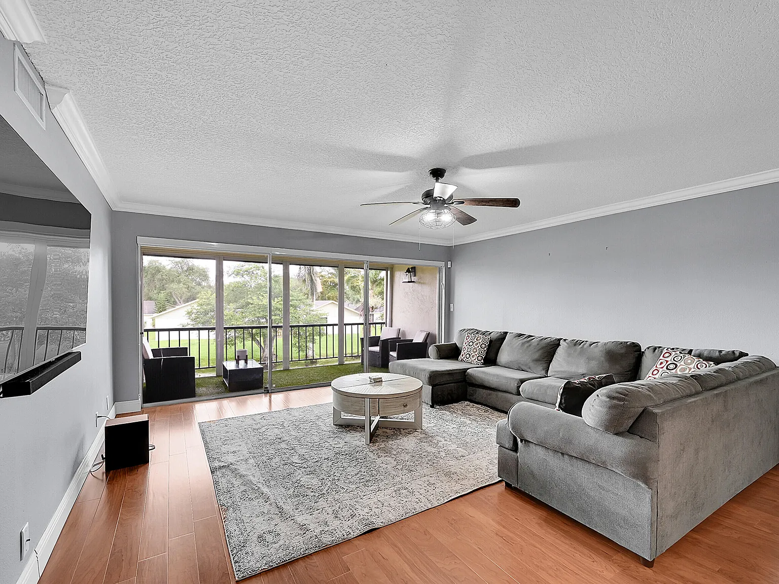 2 bed, 2.0 bath, 1358 sqft, $2,800 — Photo 2