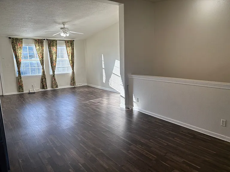 711 Clark Street Duplex — Photo 8
