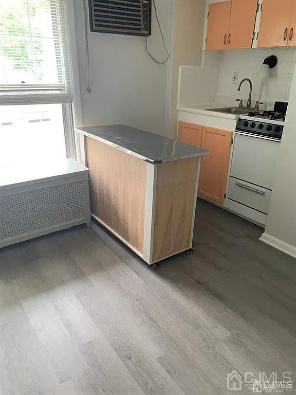 1 bed, 1.0 bath, $1,900 — Photo 4