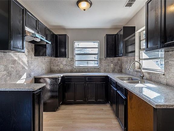 5th image of 8605 Chinaberry Dr