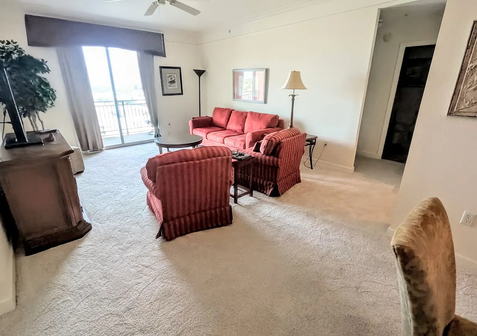 Seasonal/ Short-Term Turnkey Furnished- 2 /2 At The Renaissance Downtown!! — Photo 3