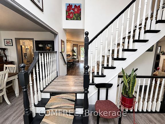 3rd image of 10 Sinclair Cres