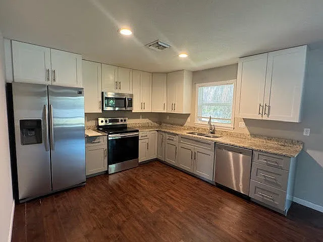 709 SE Alamanda Way — Photo 6