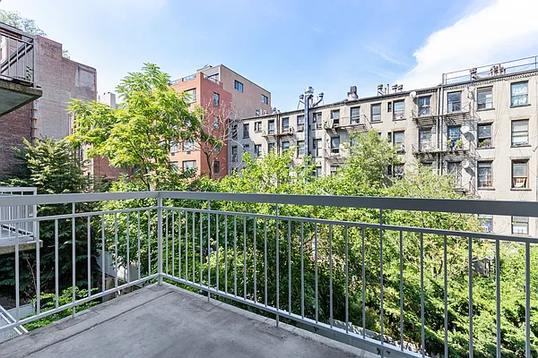 Sold by Compass | media 17