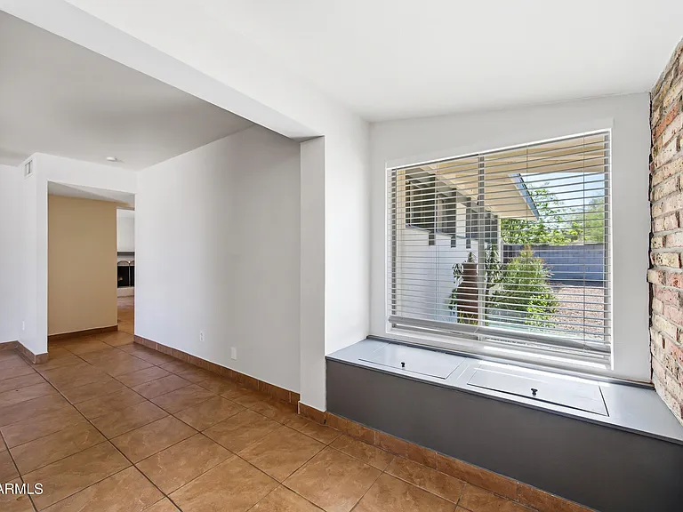 4213 E Sahuaro Dr — Photo 2