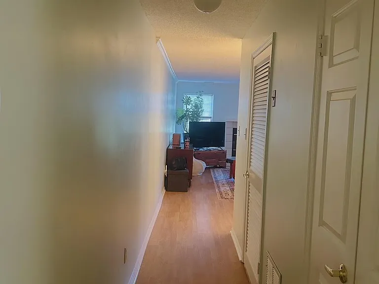 909 Eagles Chase Dr — Photo 3