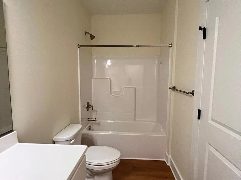 113 W North St #100 — Photo 9