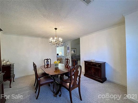 4th image of 702 Hidden Creek Cir