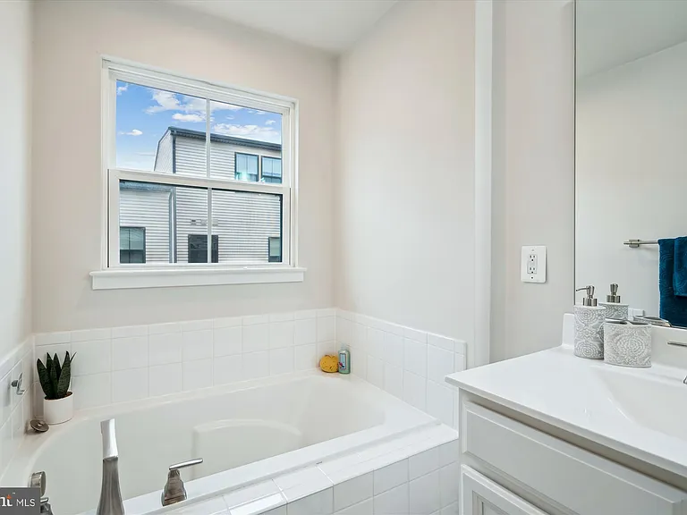2824 Lewis Ave — Photo 25