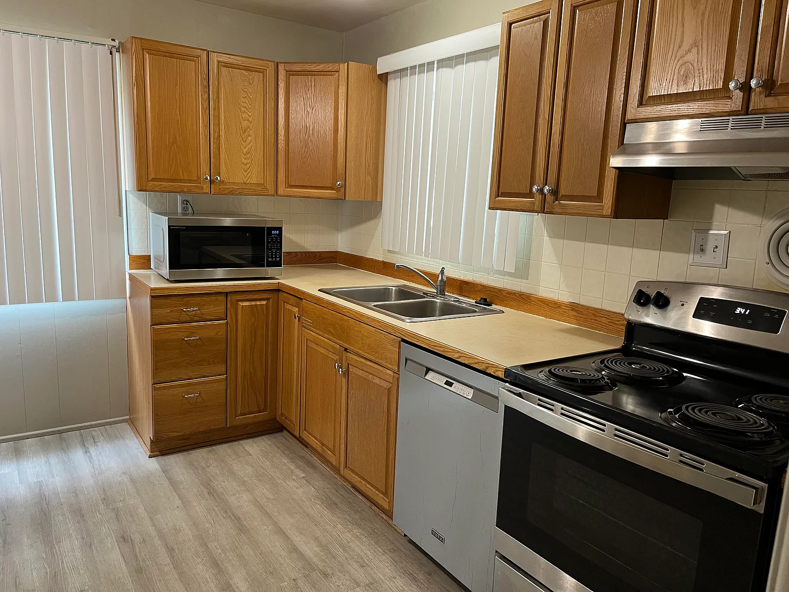 3 bed, 1120 sqft, $1,560 — Photo 2