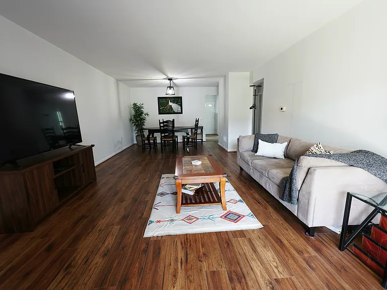 247 Greenview Dr — Photo 2