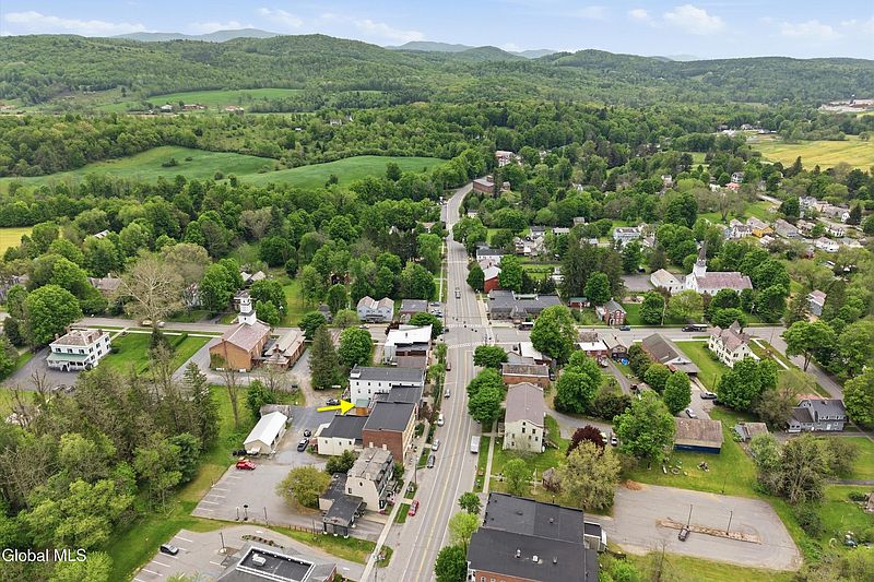 4th image of 198 Main Street
