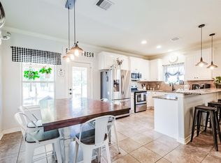 5947 Mockingbird Ln, Sealy, TX 77474