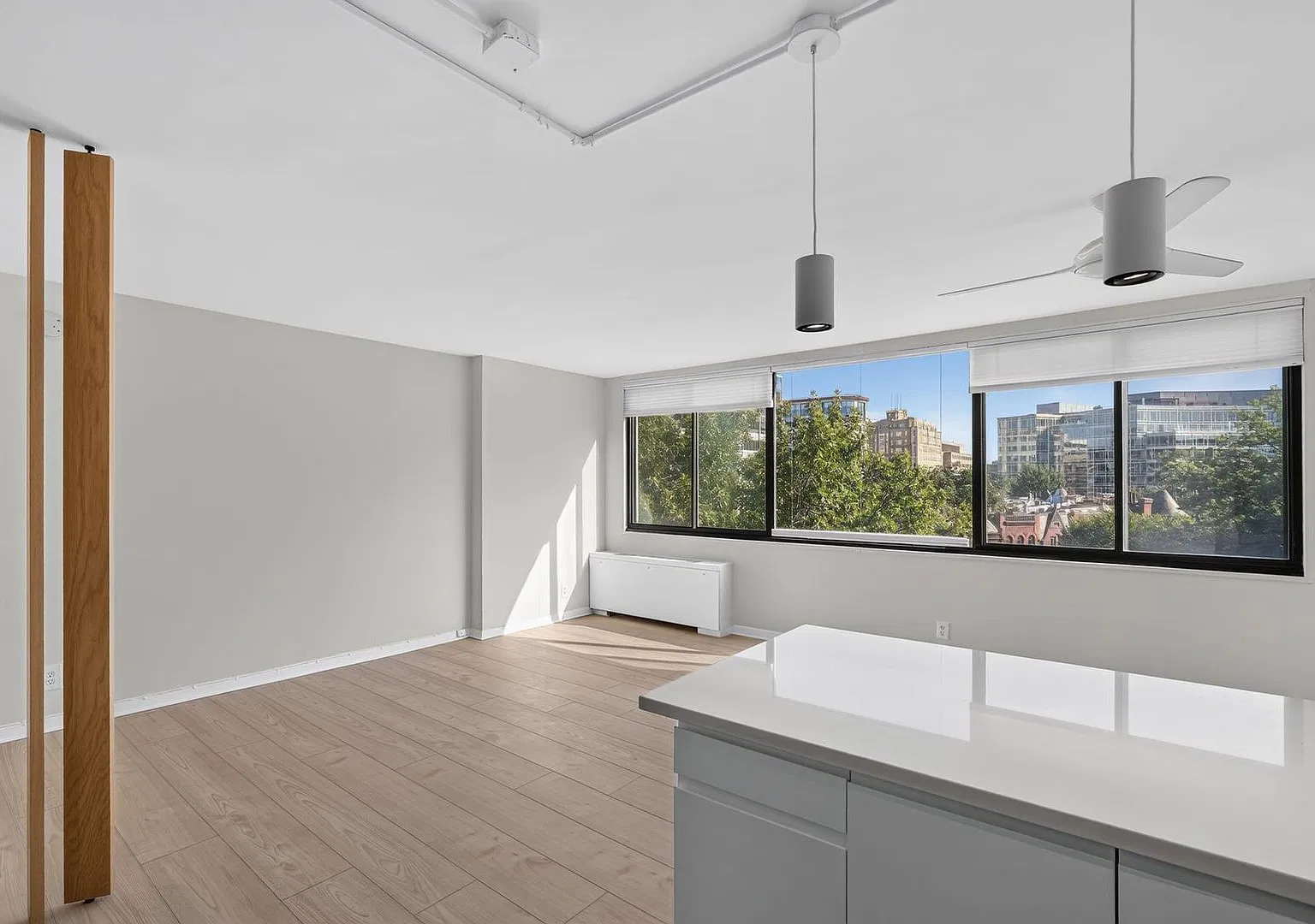 Available Now! Stylish West End Home with Rooftop Pool, 24-Hour Front Desk & Prime Location — Photo 1