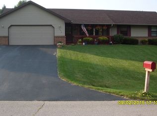 7462 Russett Wood Trl, Cherry Valley, IL 61016