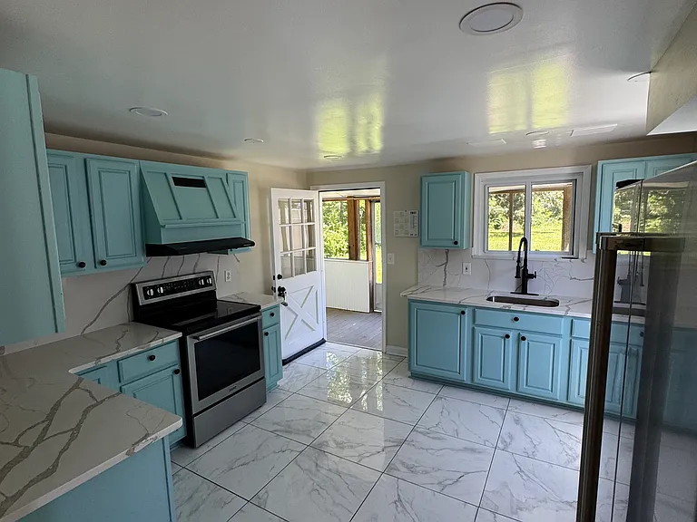 2427 Wythe Ave — Photo 10