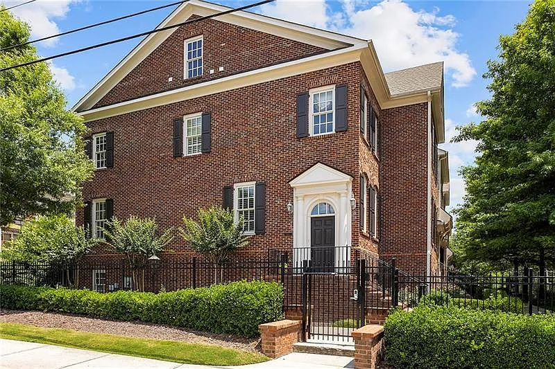 4 bed, 4.5 bath, 3987 sqft, $6,800 — Photo 1