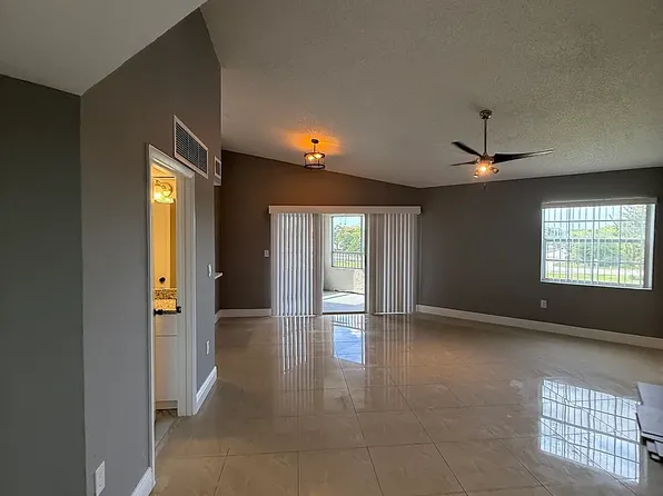 2881 N Oakland Forest Dr, Fort Lauderdale, FL